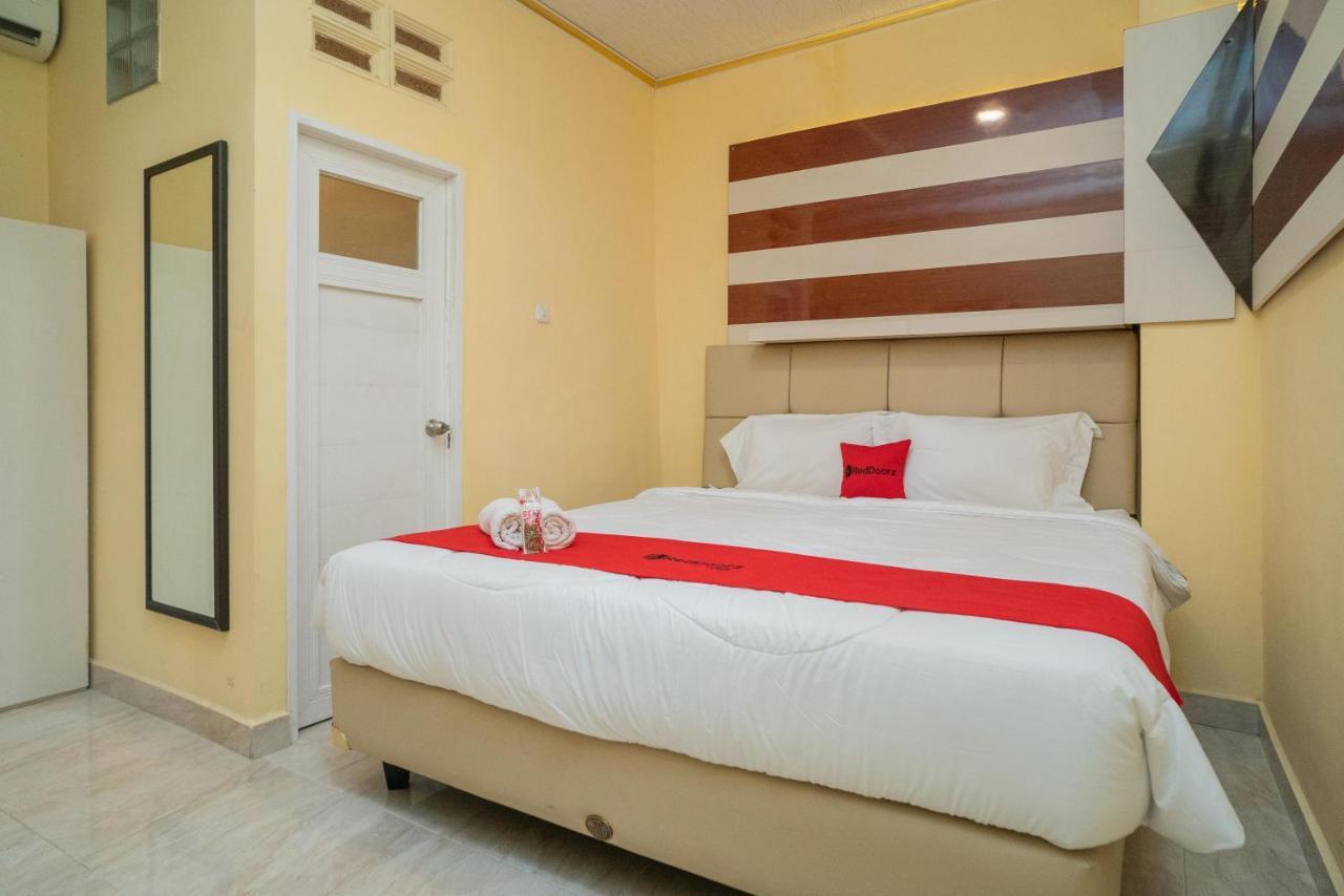 Reddoorz Plus Syariah Near Pasar Turi Surabaya Eksteriør billede